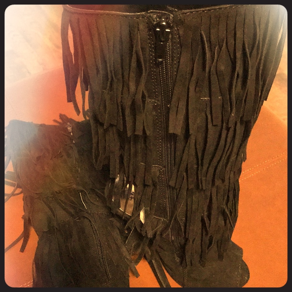 Shoes (boots)